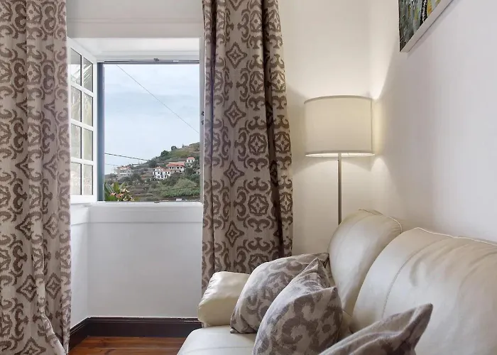 Sea La Vie House By Sam Ribeira Brava