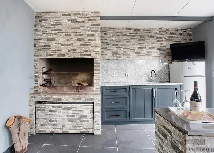 Sea La Vie House By Sam Nyaraló *